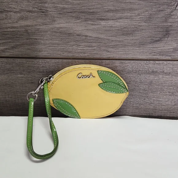 Coach lemon wallet hotsell